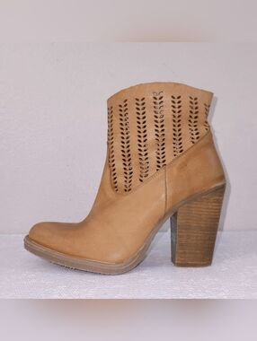 Musse & Cloud Avaly Western Booties US 8 Heeled Ankle Boots